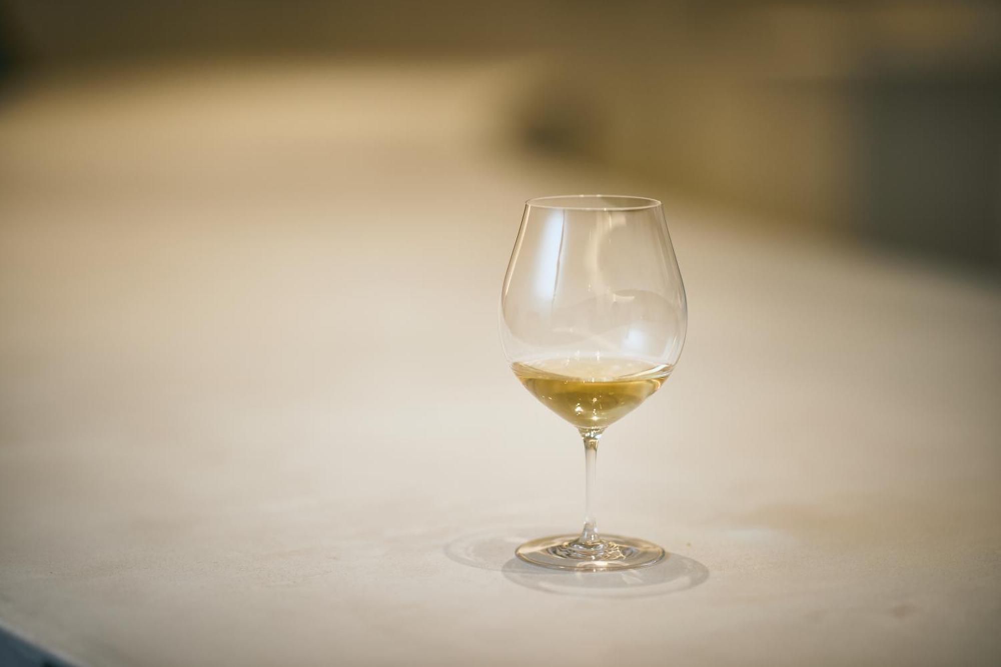 Good Nature Hotel Kyoto Eksteriør bilde A glass of white wine